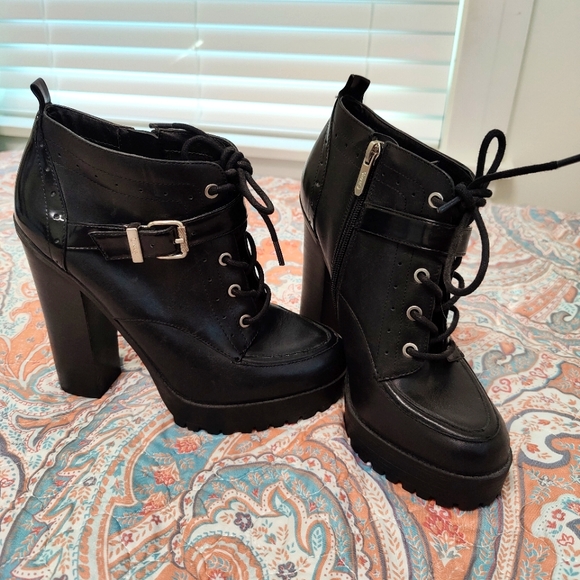 Circus by Sam Edelman Shoes - Circus by Sam Edelman Black heel compact style booties size 8